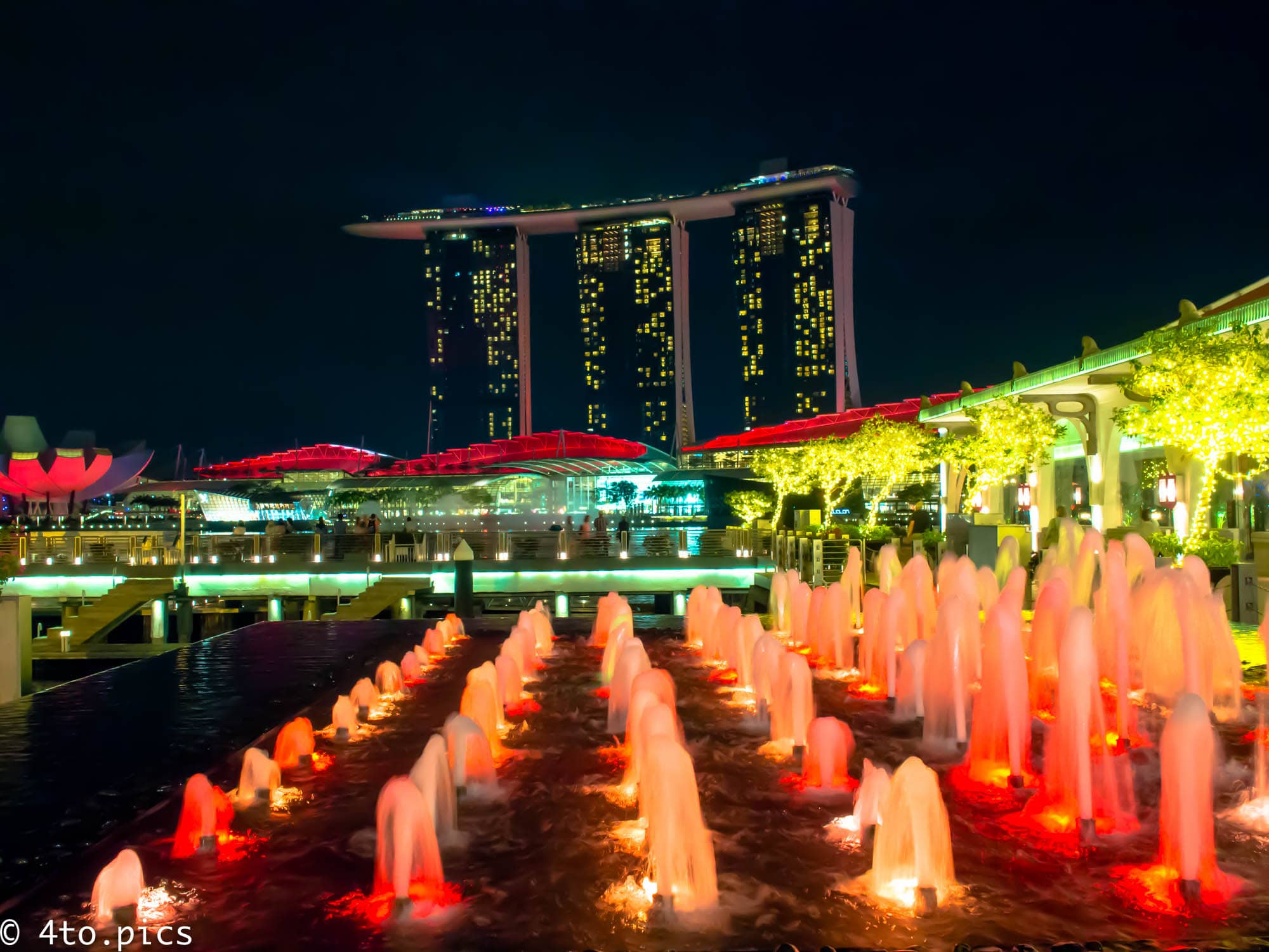 [シンガポール]マリーナ・ベイ・サンズを背景に噴水を撮る！